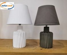 LAMPADA DA TAVOLO CON RILIEVI H39 CON PARALUME 3ASS